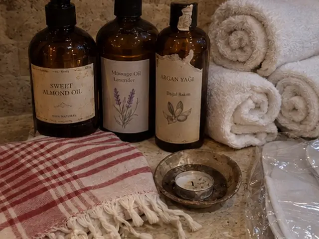 Tatlı badem ve argan yağı, havlular ve peştemal — Celaliye, Masaj Salonun